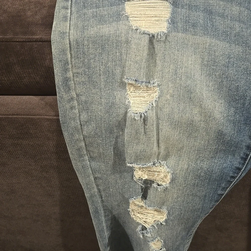 ✨️Celebrity Pink Distressed Ankle Skinny Jeans - Picture 5 of 7